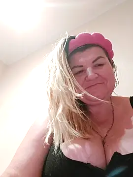 Snapshot of VeronikaBless chatting on September 2025 12:32:02 AM VeronikaBless online show from September 2025 12:32:02 AM