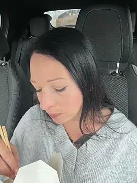 Viola Beck online show from February 2025 12:09:02 PM