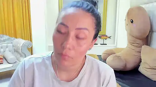 Snapshot of gaby_trent chatting on January 2025 06:47:01 PM gaby trent online show from January 2025 06:47:01 PM