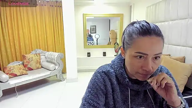 Snapshot of gaby_trent chatting on March 2025 01:03:02 PM gaby trent online show from March 2025 01:03:02 PM