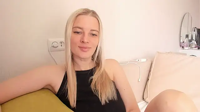 Snapshot of HILT_ON chatting on September 2025 03:27:02 AM HILT ON online show from September 2025 03:27:02 AM