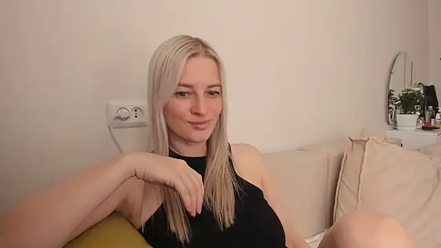 Snapshot of HILT_ON chatting on September 2025 03:52:01 AM HILT ON online show from September 2025 03:52:01 AM