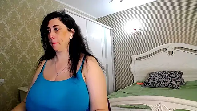 Evelyn Shy online show from April 2026 08:37:01 AM