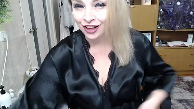 Snapshot of Mika_Passion chatting on October 2025 07:51:01 AM Mika Passion online show from October 2025 07:51:01 AM