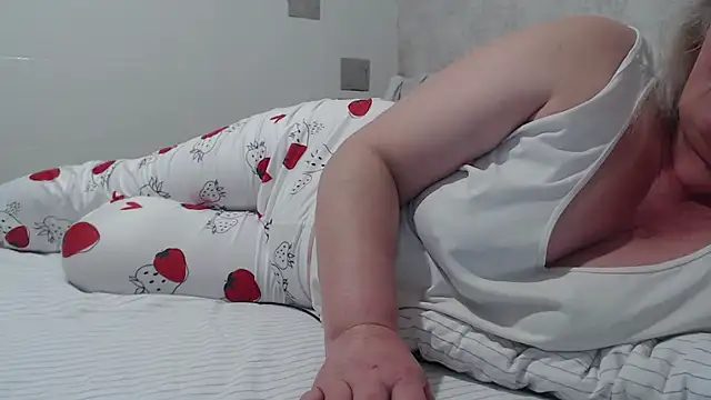 Snapshot of Miss_Night21 chatting on February 2025 05:39:01 PM Miss Night21 online show from February 2025 05:39:01 PM
