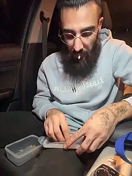 Av0caT online show from December 2025 06:59:02 PM