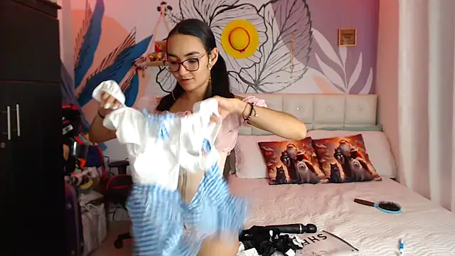 LinzyBaner online show from December 2024 12:56:02 AM