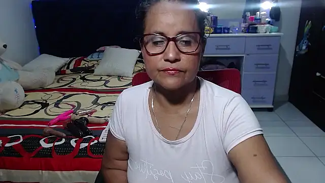 Snapshot of pervert_mommy_ chatting on May 2026 10:33:01 AM pervert mommy online show from May 2026 10:33:01 AM