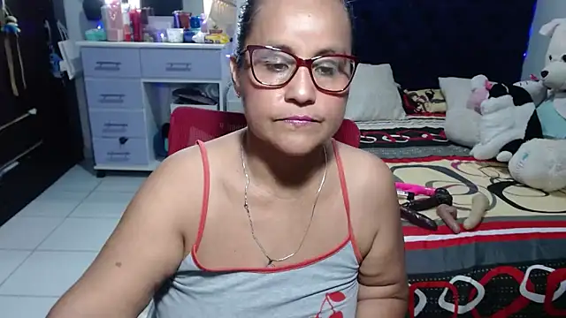 Snapshot of pervert_mommy_ chatting on June 2026 01:15:01 PM pervert mommy online show from June 2026 01:15:01 PM