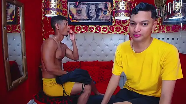 Snapshot of PEINBOYS chatting on July 2026 07:16:01 PM PEINBOYS online show from July 2026 07:16:01 PM