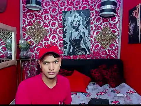 Snapshot of PEINBOYS chatting on July 2026 07:13:02 PM PEINBOYS online show from July 2026 07:13:02 PM