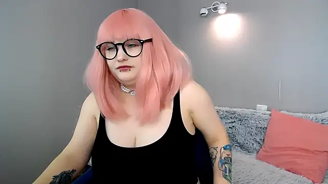 Estheri online show from March 2025 07:22:02 AM