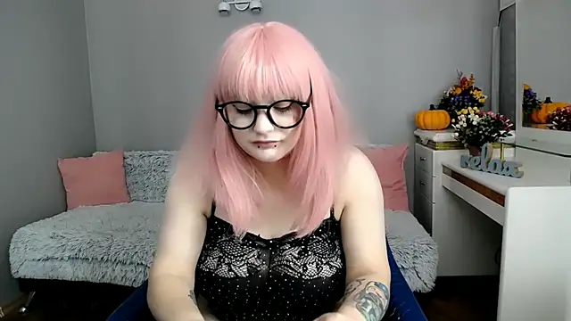 Estheri online show from November 2025 07:03:01 AM