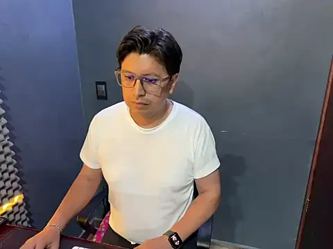 TheSantis online show from March 2025 02:31:02 AM