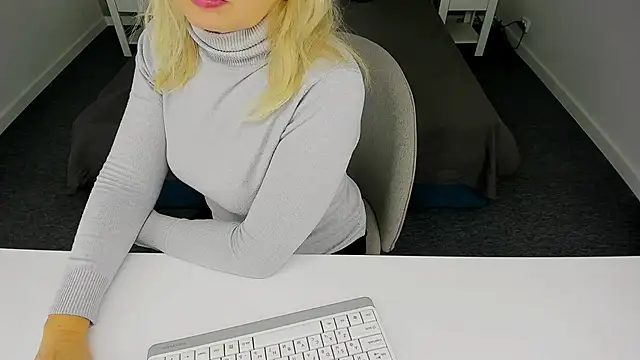 Abby Moore  online show from January 2025 03:26:02 AM