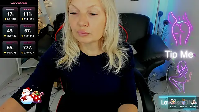 Abby Moore  online show from March 2025 01:31:02 PM