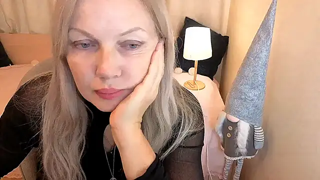 Abby Moore  online show from December 2025 07:48:02 AM