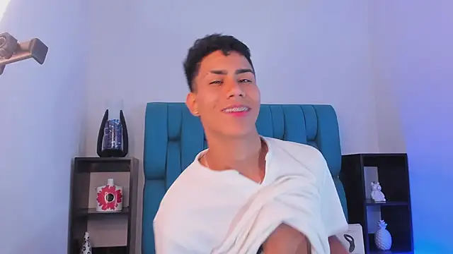 Snapshot of AlanNaughty chatting on December 2024 08:58:02 PM AlanNaughty online show from December 2024 08:58:02 PM