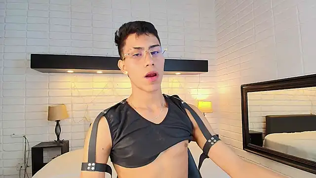 Snapshot of AlanNaughty chatting on January 2025 09:46:02 PM AlanNaughty online show from January 2025 09:46:02 PM