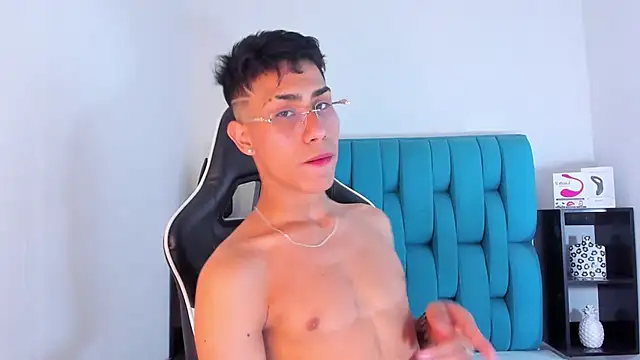 Snapshot of AlanNaughty chatting on January 2025 09:07:01 PM AlanNaughty online show from January 2025 09:07:01 PM