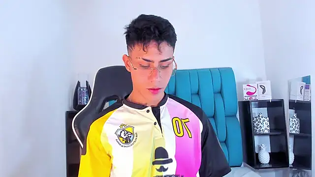 Snapshot of AlanNaughty chatting on January 2025 08:46:01 PM AlanNaughty online show from January 2025 08:46:01 PM