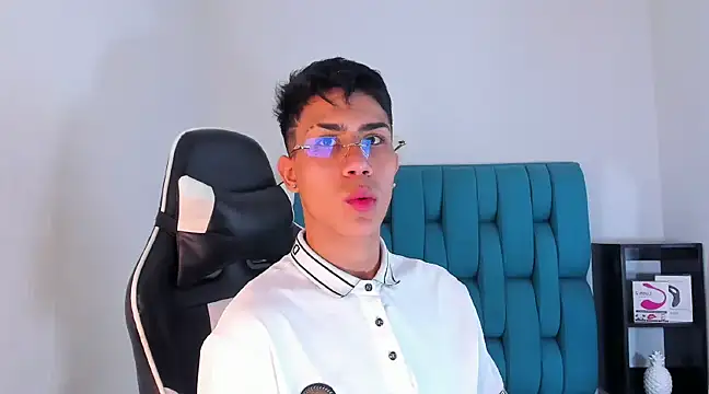 Snapshot of AlanNaughty chatting on February 2025 04:26:02 AM AlanNaughty online show from February 2025 04:26:02 AM