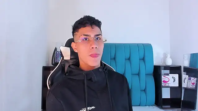 Snapshot of AlanNaughty chatting on March 2025 08:05:02 PM AlanNaughty online show from March 2025 08:05:02 PM