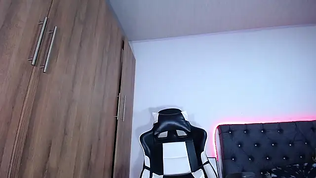 Snapshot of AlanNaughty chatting on March 2025 03:07:01 AM AlanNaughty online show from March 2025 03:07:01 AM