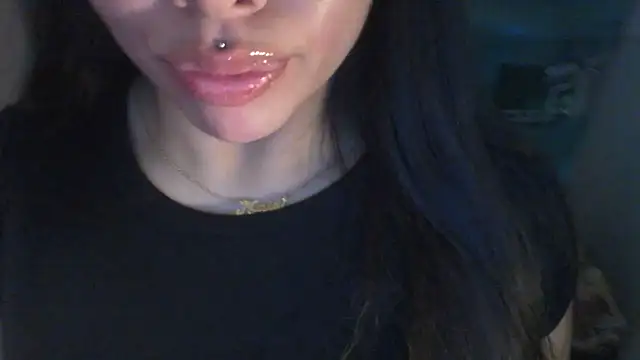 Snapshot of DulceAngelica chatting on November 2025 05:09:01 AM DulceAngelica online show from November 2025 05:09:01 AM