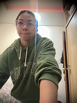 Snapshot of carolgaita chatting on January 2026 11:03:01 AM carolgaita online show from January 2026 11:03:01 AM