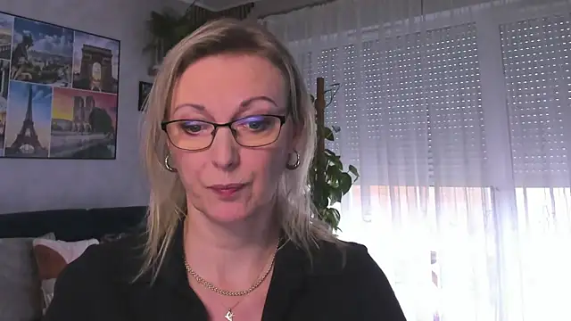 vanessa chat online show from March 2025 02:21:01 PM