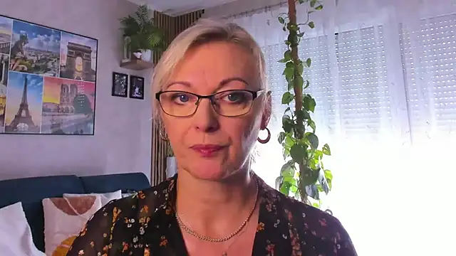 vanessa chat online show from September 2025 01:22:02 PM