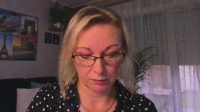 vanessa chat online show from November 2025 02:33:01 PM