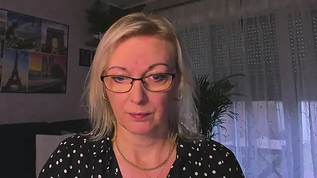 vanessa chat online show from December 2025 02:11:01 PM