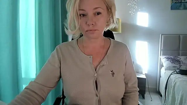 Snapshot of Colette__1977 chatting on October 2025 05:07:02 AM Colette  1977 online show from October 2025 05:07:02 AM