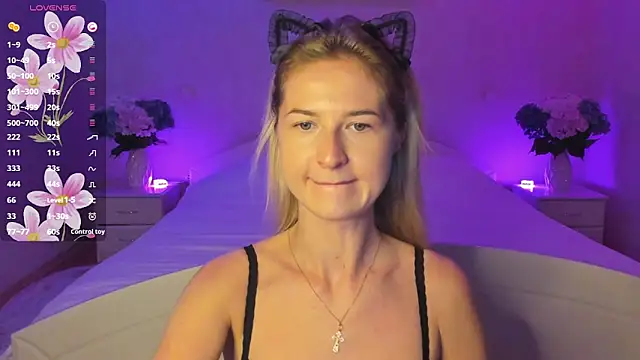 AnnaCarrera online show from September 2025 06:20:01 PM