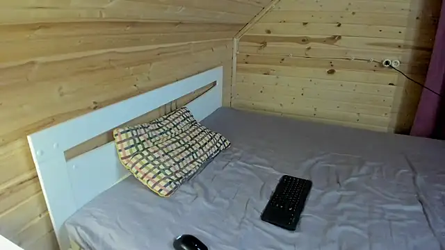 maks wolfis online show from March 2025 04:19:01 AM