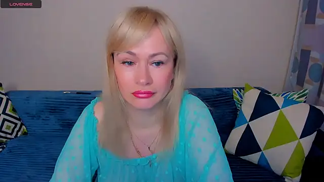 Snapshot of EllenMoore chatting on July 2026 03:06:02 AM EllenMoore online show from July 2026 03:06:02 AM