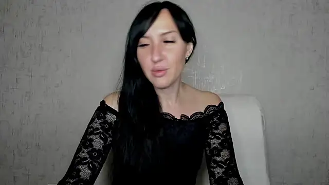 MissGulia online show from November 2025 10:29:02 PM