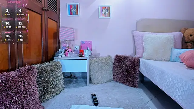 Snapshot of AbrilRussell chatting on March 2025 09:47:02 PM AbrilRussell online show from March 2025 09:47:02 PM