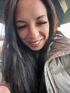 Snapshot of Almmaxxxx chatting on January 2026 07:13:01 AM Almmaxxxx online show from January 2026 07:13:01 AM