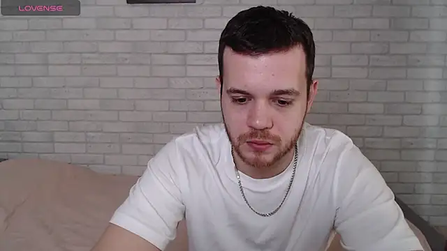 Snapshot of Alexxx_horny chatting on April 2026 07:00:02 AM Alexxx horny online show from April 2026 07:00:02 AM