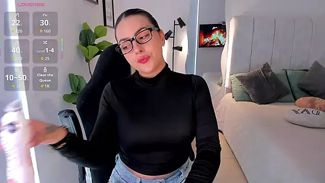 Snapshot of AmyWood chatting on April 2026 06:53:02 PM AmyWood online show from April 2026 06:53:02 PM