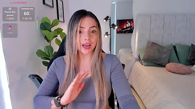 Snapshot of AmyWood chatting on May 2026 08:03:02 PM AmyWood online show from May 2026 08:03:02 PM