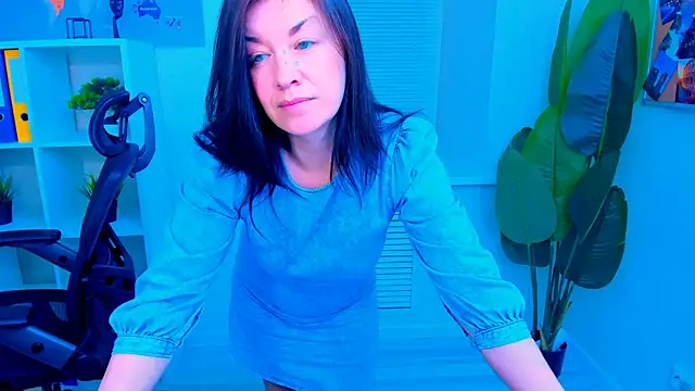 Snapshot of AnaMills chatting on May 2026 10:22:02 AM AnaMills online show from May 2026 10:22:02 AM