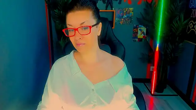 Snapshot of AnaMills chatting on May 2026 10:02:02 AM AnaMills online show from May 2026 10:02:02 AM