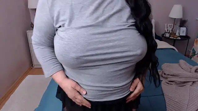 Snapshot of LeveMe2Nightt chatting on January 2026 12:41:01 PM LeveMe2Nightt online show from January 2026 12:41:01 PM