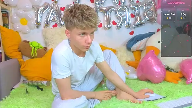 Snapshot of LandelRay chatting on March 2026 07:09:02 AM LandelRay online show from March 2026 07:09:02 AM