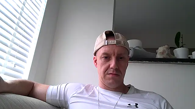 Snapshot of ploki2180 chatting on October 2025 02:09:01 PM ploki2180 online show from October 2025 02:09:01 PM