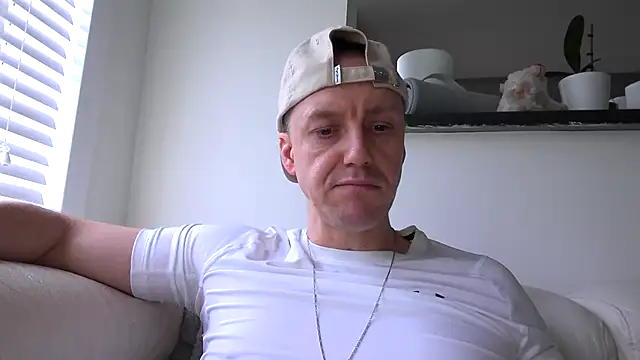 Snapshot of ploki2180 chatting on November 2025 02:52:02 PM ploki2180 online show from November 2025 02:52:02 PM